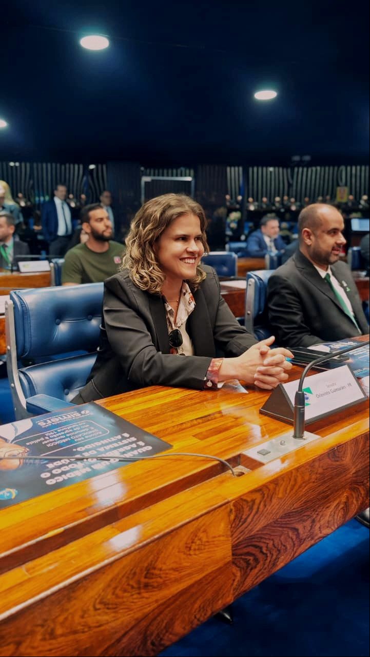 Dra. Merabe no Congresso Nacional como diretora da FENAM